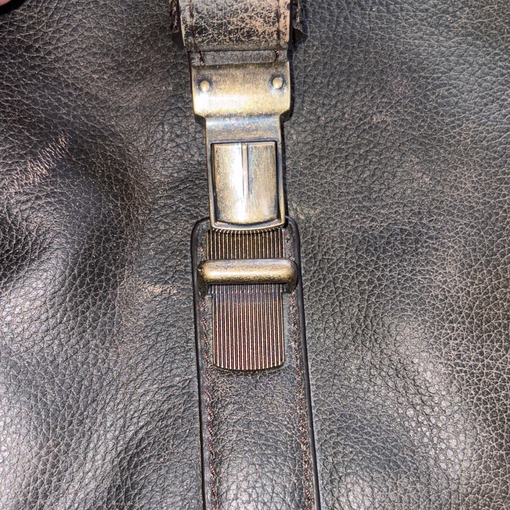 Black Rivet Dark Leather Messenger Bag - Picture 11 of 12